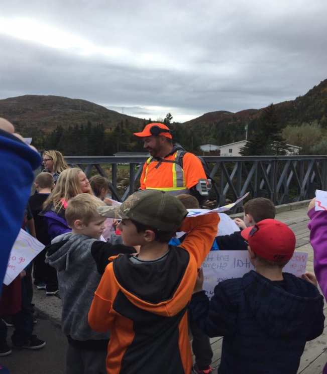 Student meet Mr. Masters with signs to encourage him on the last leg of his journey! (photo credit: Lisa Keating)